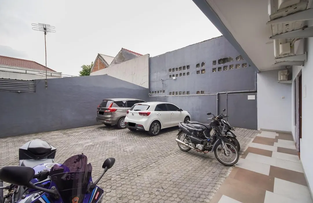 Urbanview Hotel Arafuru Residence Duren Sawit-1